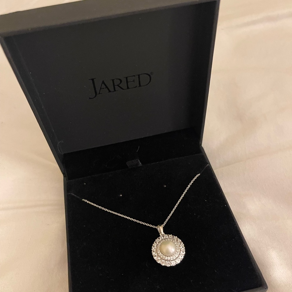 Brand new Jared’s Pearl Necklace Sterling Silver